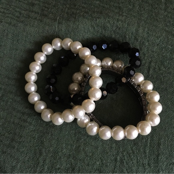 Set of bracelets (Forever 21) - Picture 3 of 5